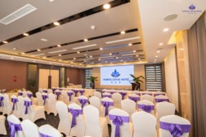 Chọn phòng tổ chức hội nghị thường sẽ là quy mô vừa và lớn